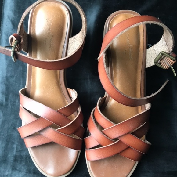 Universal Thread. Sandals. Size 8. - Picture 1 of 5